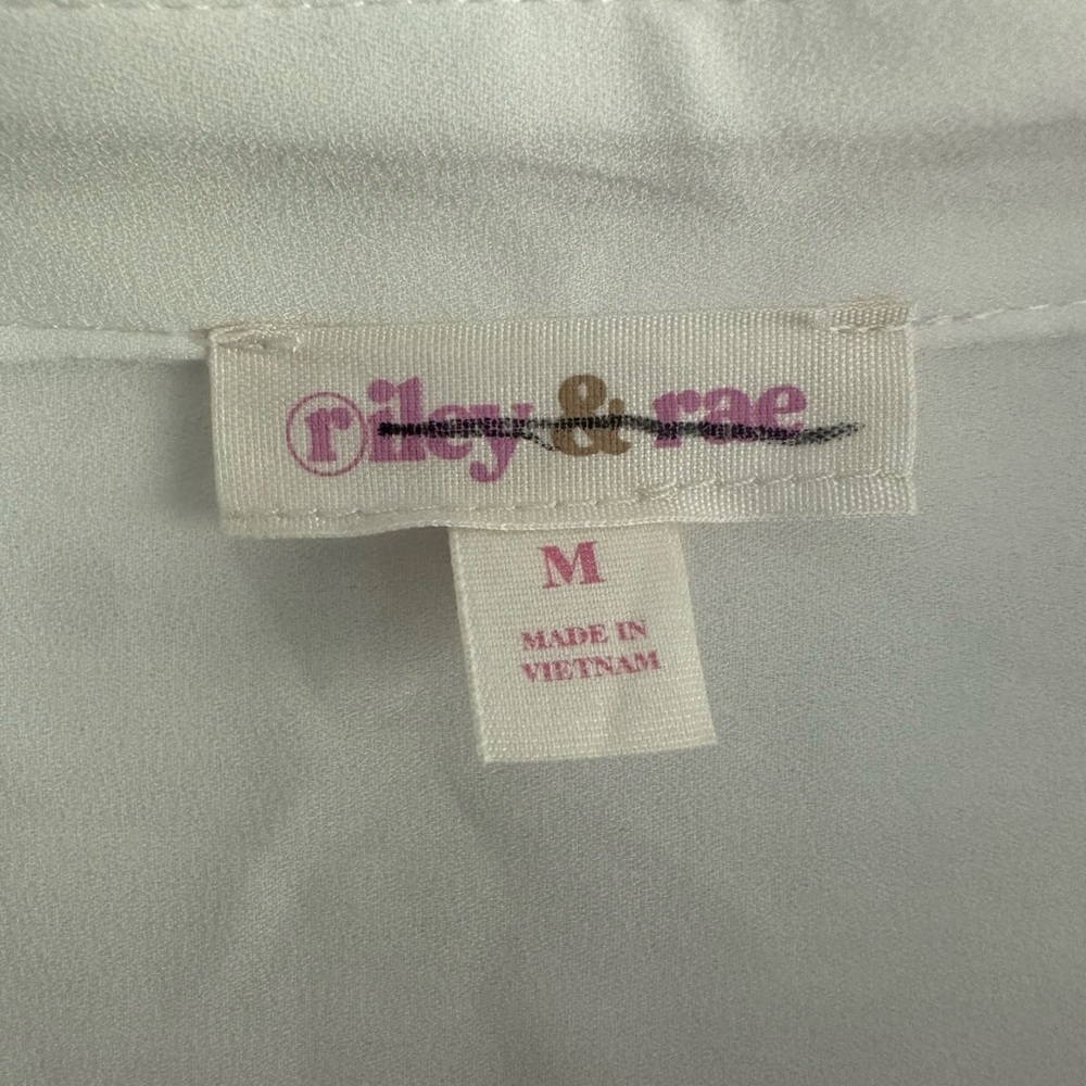NWOT RILEY & RAE Ruffled Blouse - Picture 5 of 8